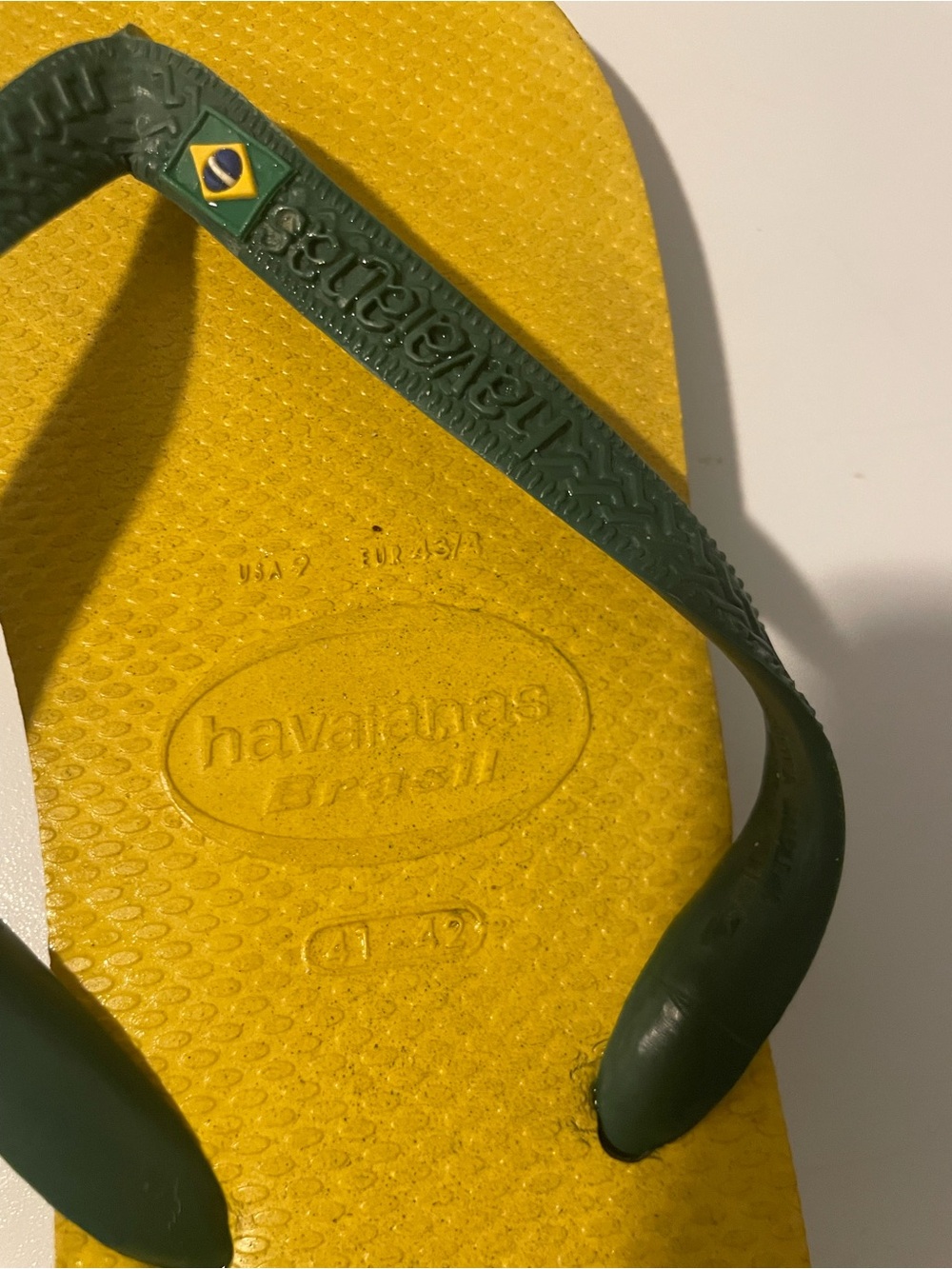 Havaianas Yellow Footbed with Green Straps Flip Flops sz9, 41-42 - Picture 3 of 5